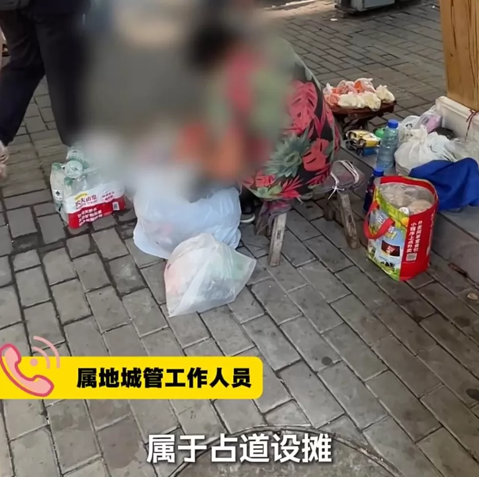 上海知名景区门口有人卖不明饮料，不少游客中招，城管部门已介入调查-第9张图片-