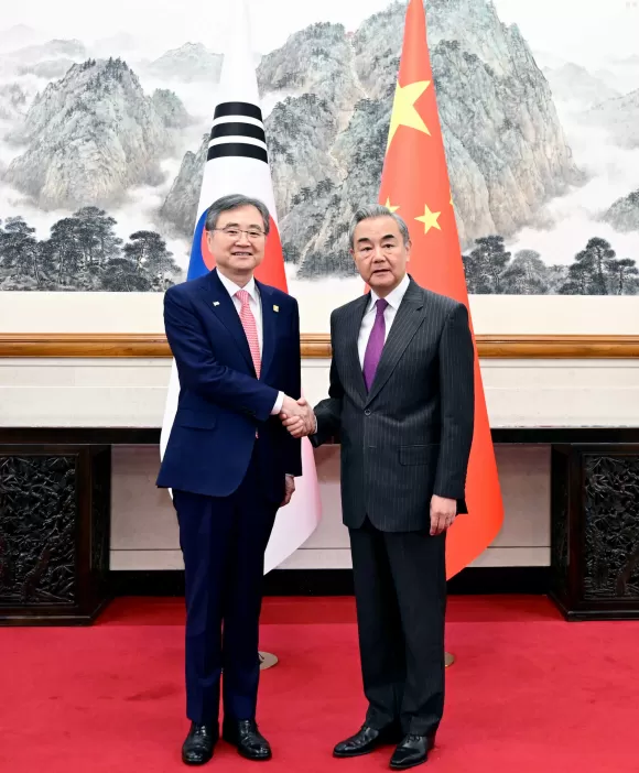 王毅同韩国外长赵显会谈-第1张图片-