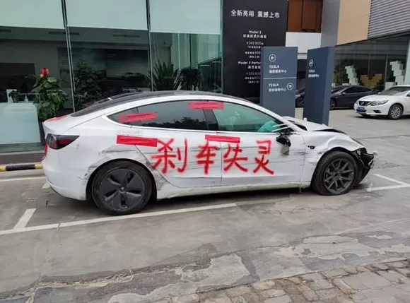 历时4年终赢特斯拉!车顶维权女车主:我胜诉后几百人的维权群沸腾了-第2张图片- 历时4年终赢特斯拉!车顶维权女车主:我胜诉后几百人的维权群沸腾了-第2张图片-