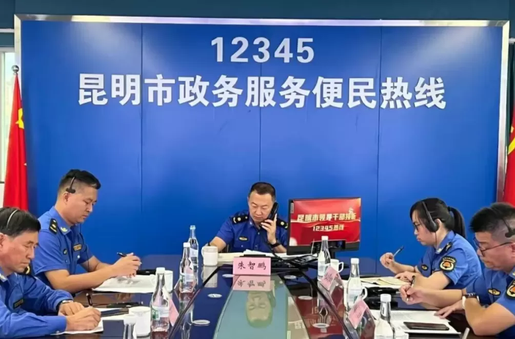 挤占人行道、运维不力,昆明市城管局回应共享电单车停放乱象-第1张图片- 挤占人行道、运维不力,昆明市城管局回应共享电单车停放乱象-第1张图片-