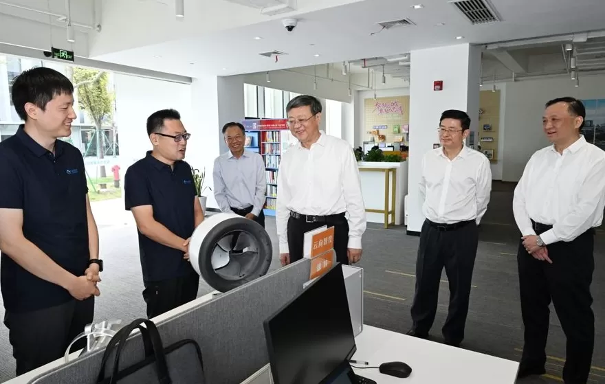 更好发挥试验田和增长极作用！陈吉宁调研临港新片区并主持召开座谈会-第1张图片-