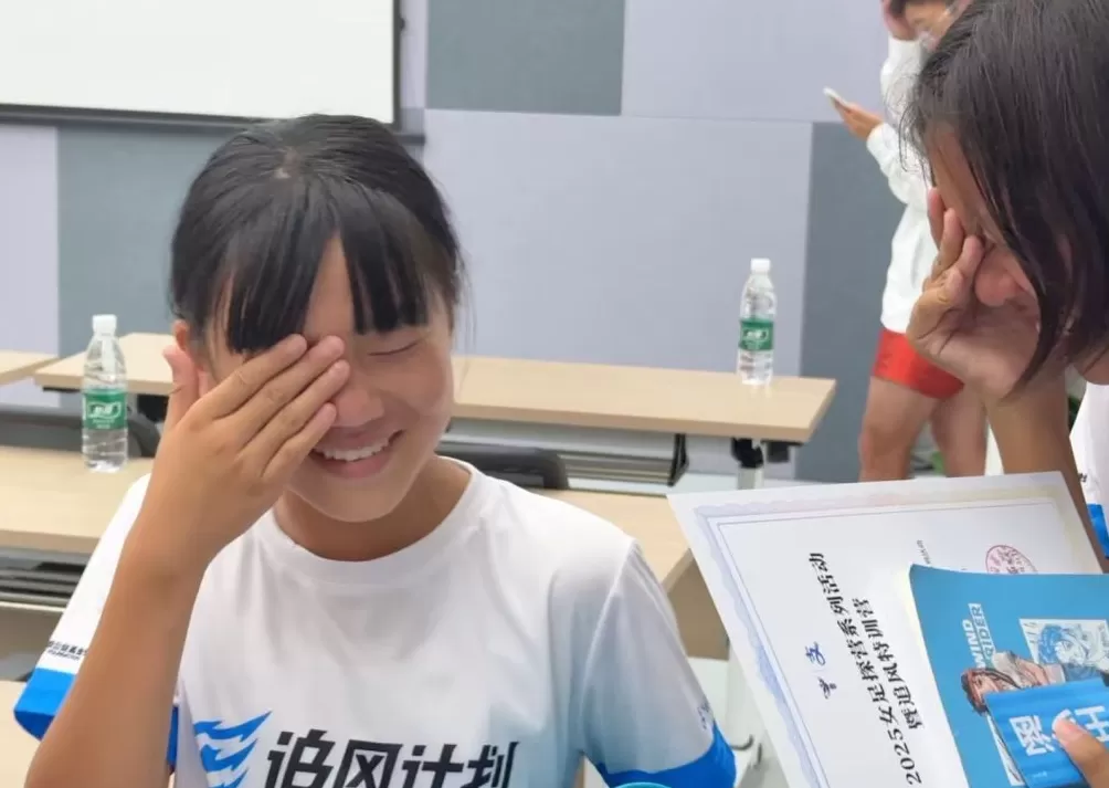 深一度｜他们为乡村足球女孩撑起一片天-第9张图片-