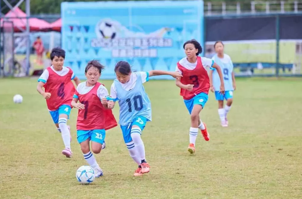 深一度｜他们为乡村足球女孩撑起一片天-第7张图片-