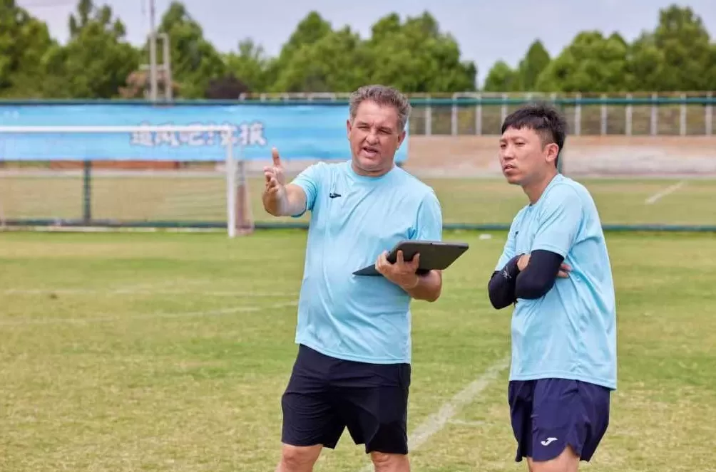 深一度｜他们为乡村足球女孩撑起一片天-第10张图片-