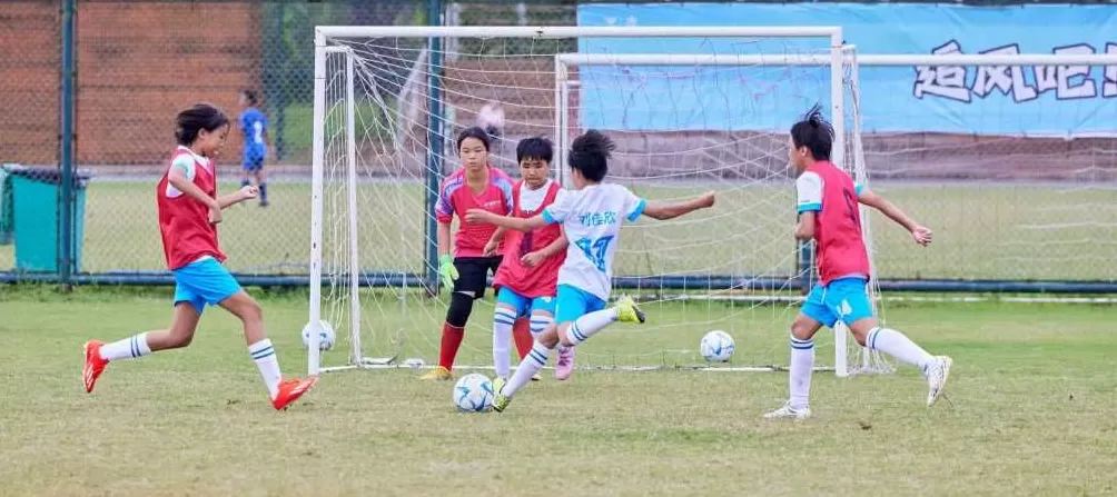 深一度｜他们为乡村足球女孩撑起一片天-第13张图片-