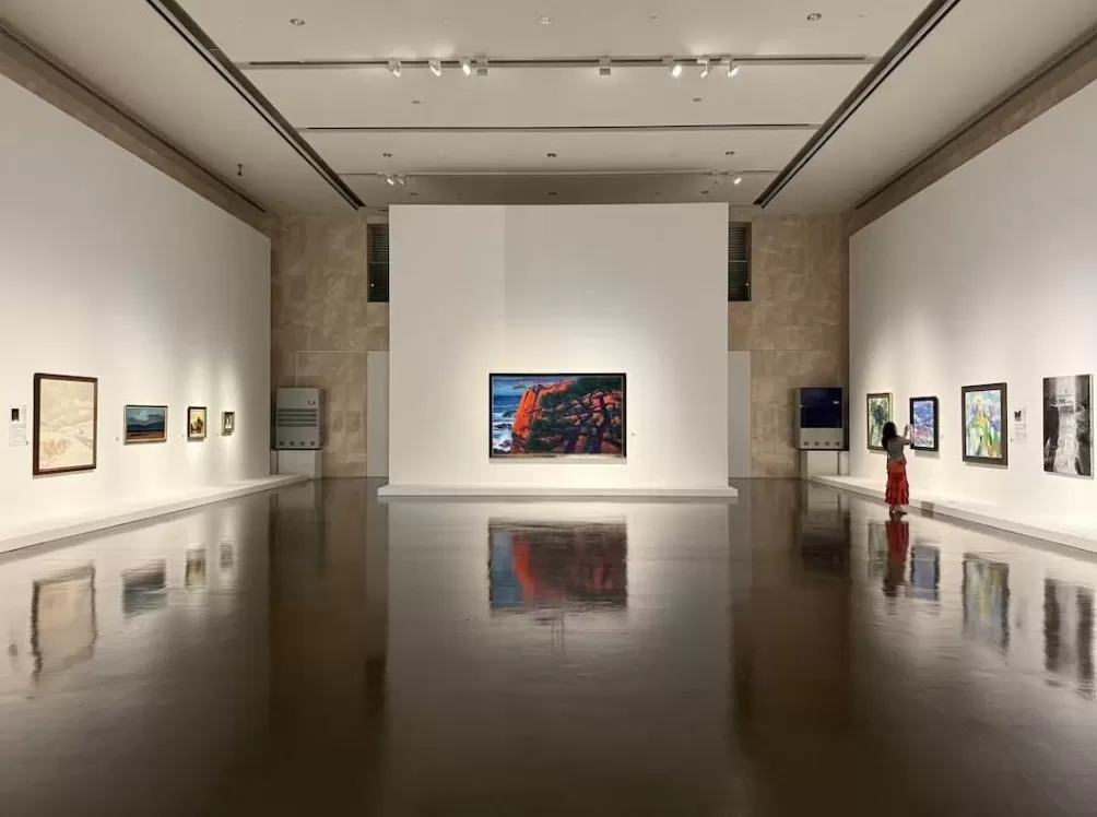 重温中国油画三十年:靳尚谊等几代油画家作品上海展出-第1张图片- 重温中国油画三十年:靳尚谊等几代油画家作品上海展出-第1张图片-