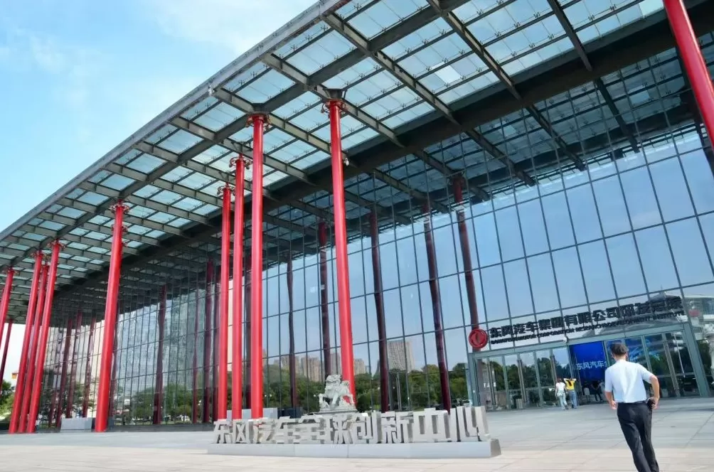 “中国车谷”里的年轻人：用工匠精神创新汽车引擎，助东风吹向全球-第1张图片-