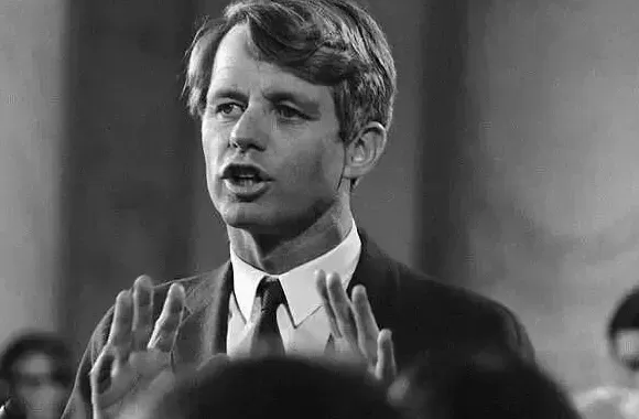 枪杀柯克嫌疑人聊天记录曝光!历史上美国那些倒在枪口下的政界人物-第9张图片- 枪杀柯克嫌疑人聊天记录曝光!历史上美国那些倒在枪口下的政界人物-第9张图片-