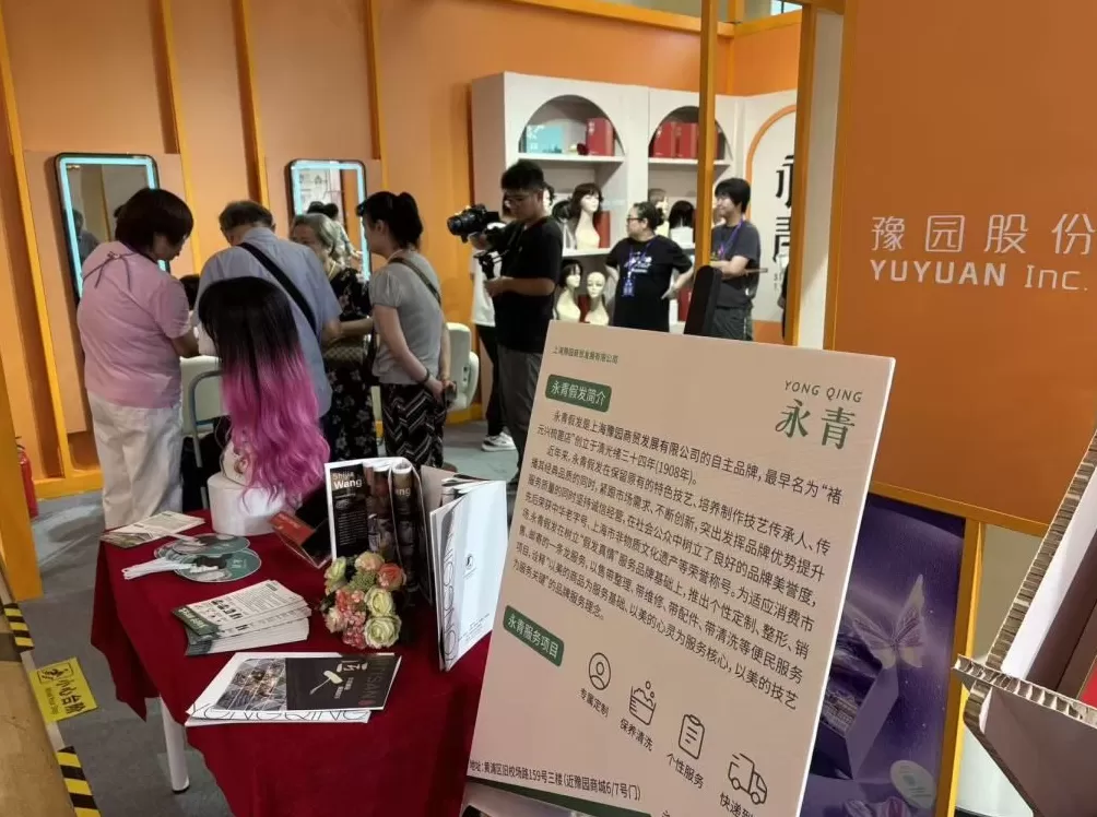 老字号给Labubu穿上非遗旗袍,“玲娜贝儿、Jellycat都可来定制”-第2张图片- 老字号给Labubu穿上非遗旗袍,“玲娜贝儿、Jellycat都可来定制”-第2张图片-