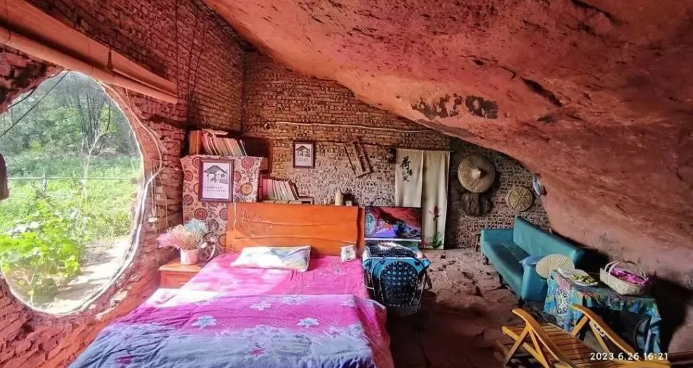 四川35岁男子欠债35万崖下洞居5年,水电气都有,月开销三五百元,相关负责人:没有相关规定明确禁止这种行为-第1张图片- 四川35岁男子欠债35万崖下洞居5年,水电气都有,月开销三五百元,相关负责人:没有相关规定明确禁止这种行为-第1张图片-