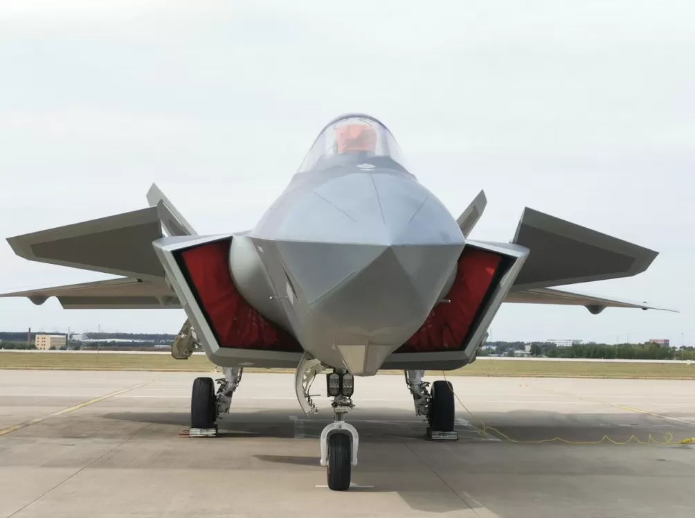 多图|近距离多角度直击!歼-20首次进行地面静态展示-第2张图片- 多图|近距离多角度直击!歼-20首次进行地面静态展示-第2张图片-