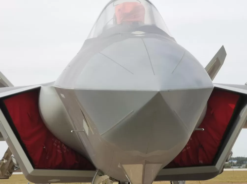 多图|近距离多角度直击!歼-20首次进行地面静态展示-第3张图片- 多图|近距离多角度直击!歼-20首次进行地面静态展示-第3张图片-