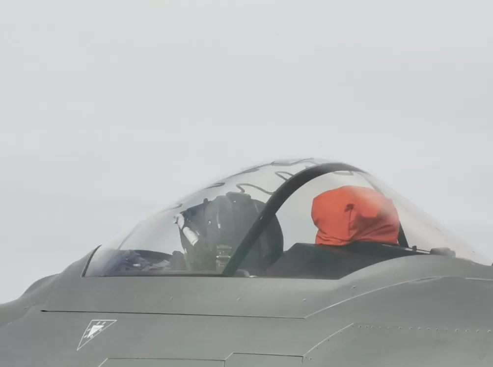 多图|近距离多角度直击!歼-20首次进行地面静态展示-第5张图片- 多图|近距离多角度直击!歼-20首次进行地面静态展示-第5张图片-