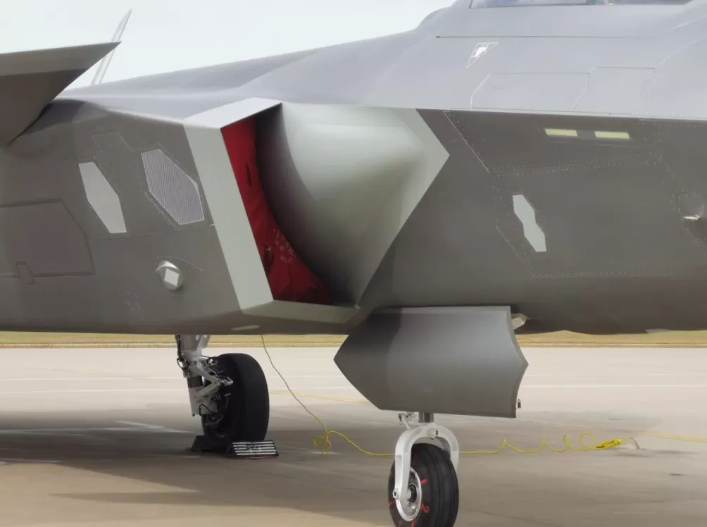 多图|近距离多角度直击!歼-20首次进行地面静态展示-第7张图片- 多图|近距离多角度直击!歼-20首次进行地面静态展示-第7张图片-