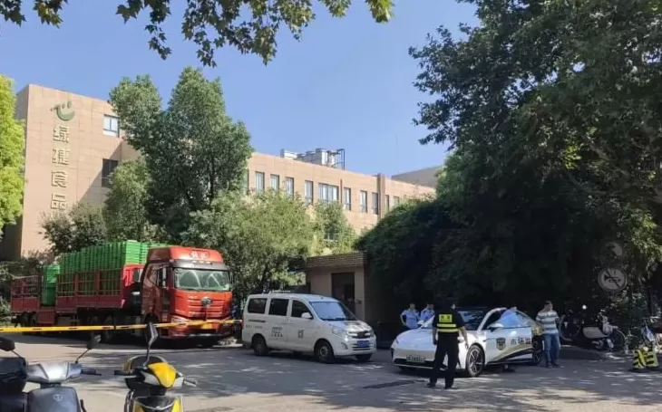 “学校饭菜有异味”,上海家长急了-第3张图片- “学校饭菜有异味”,上海家长急了-第3张图片-