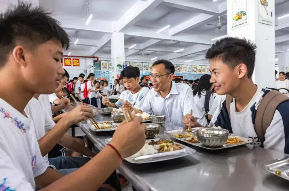 “学校饭菜有异味”,上海家长急了-第1张图片- “学校饭菜有异味”,上海家长急了-第1张图片-