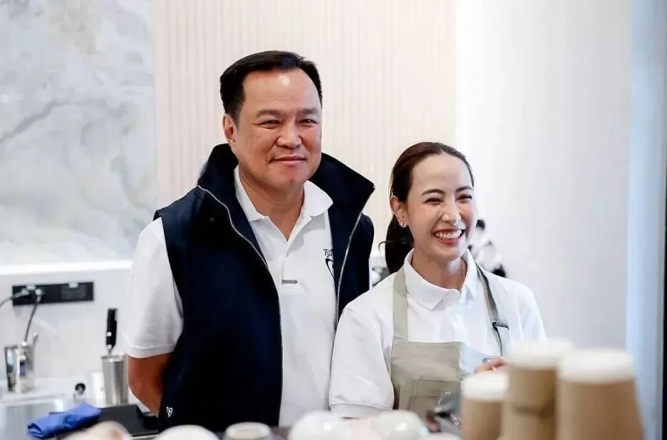 她开了一家咖啡馆，却意外成为总理夫人-第1张图片-