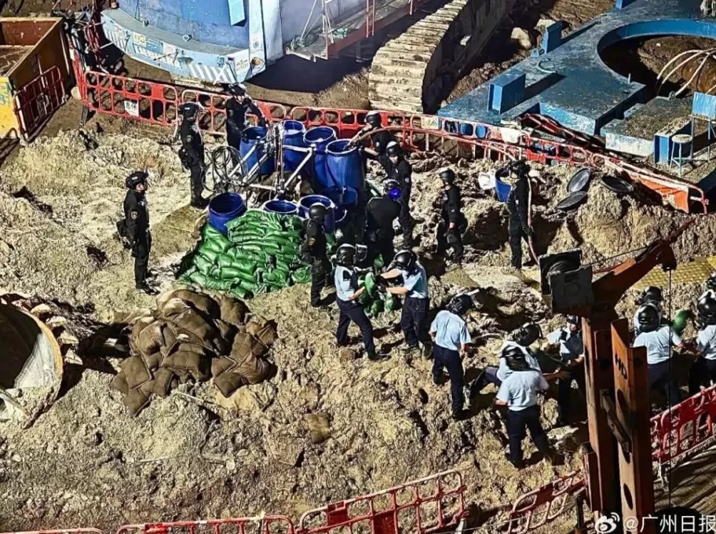 现场画面公布！香港战时遗留炸弹拆除完成，耗时12个小时，现场一度传出爆炸声-第6张图片-