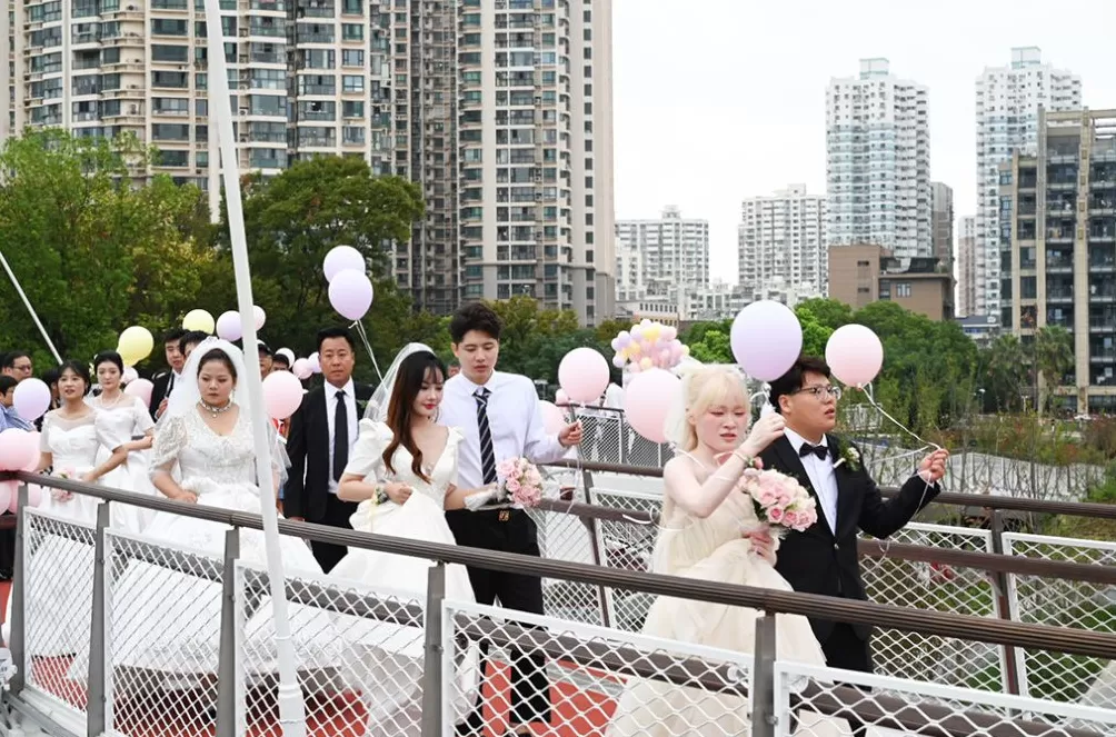 魔都眼︱苏河婚典：百位新人在百合桥许下爱的承诺-第6张图片-