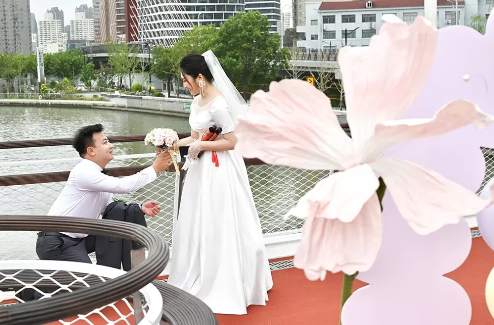 魔都眼︱苏河婚典：百位新人在百合桥许下爱的承诺-第8张图片-