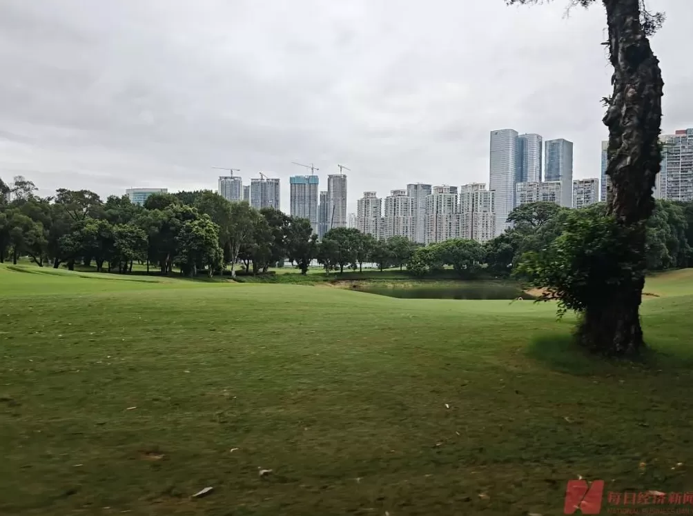 深圳首个高尔夫球场“退役”，安保人员：被政府部门接管-第3张图片-