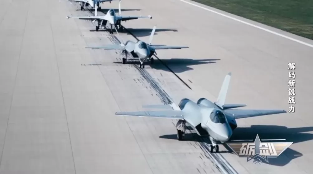 九三阅兵最新亮相详解海军型歼-35与以往有何区别-第2张图片-