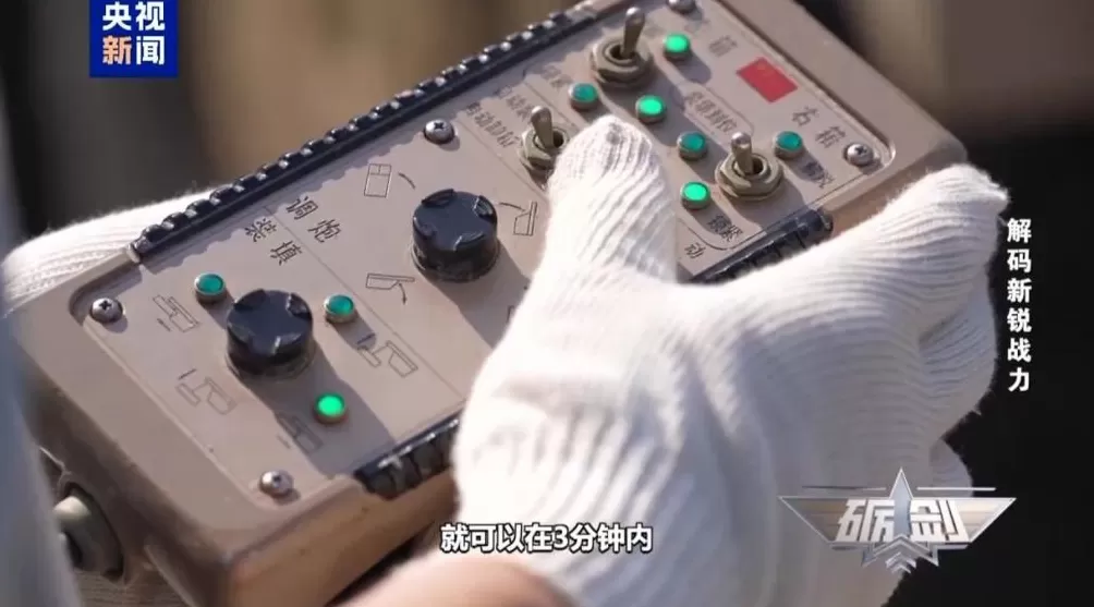 3分钟内完成40发火箭弹装填多角度展示SR5型火箭炮-第4张图片- 3分钟内完成40发火箭弹装填多角度展示SR5型火箭炮-第4张图片-