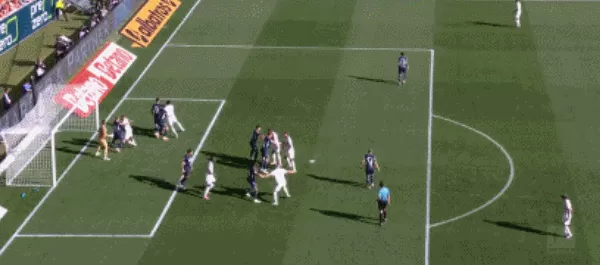 体坛联播｜C罗再刷生涯进球纪录，十人曼联赢球保阿莫林帅位-第12张图片-