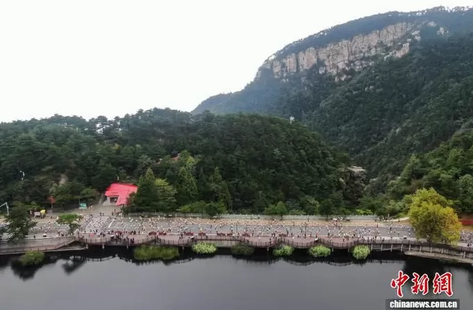 2025庐山半程马拉松赛开跑,选手奔跑于匡庐奇秀中-第3张图片- 2025庐山半程马拉松赛开跑,选手奔跑于匡庐奇秀中-第3张图片-