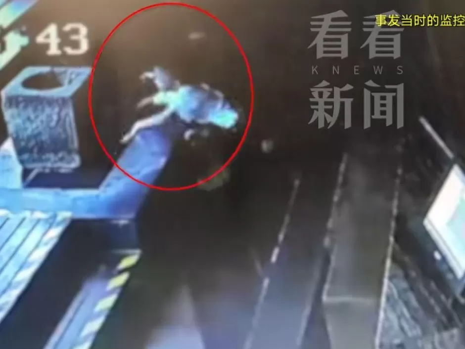 血流不止，脸上缝30多针需整容！5岁男童火锅店发生意外，谁的责任？-第1张图片-