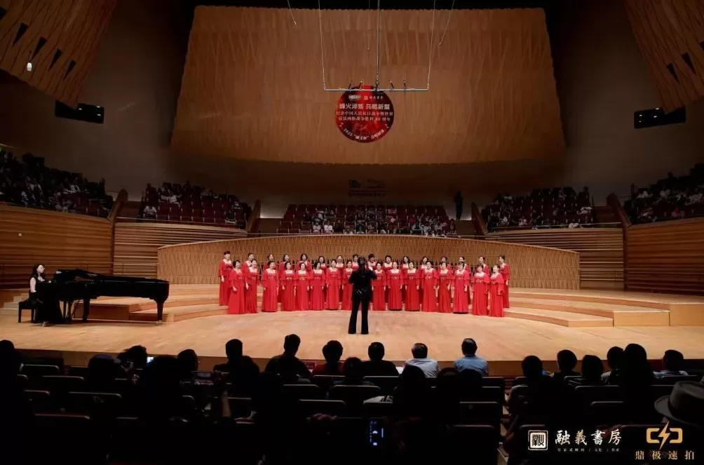 回首烽火路，上海市民以歌声致敬抗战胜利80周年-第2张图片-