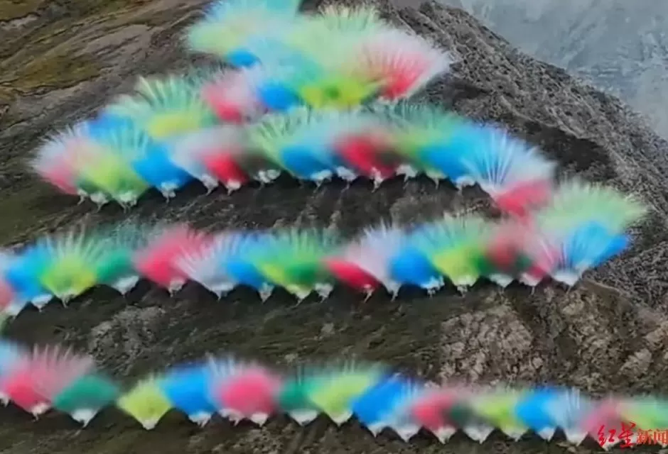 作家李娟发文谴责喜马拉雅烟花秀:气得编不出标题-第2张图片- 作家李娟发文谴责喜马拉雅烟花秀:气得编不出标题-第2张图片-