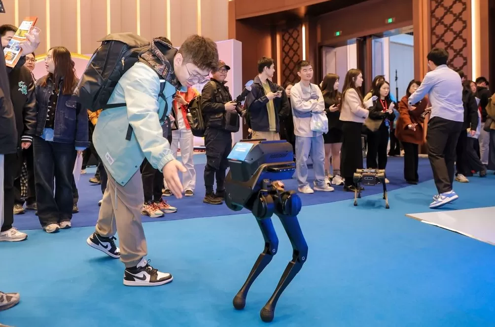 直抵高校、读懂专业，深度匹配城市、产业所需：看深圳如何精准带岗入沪-第2张图片-