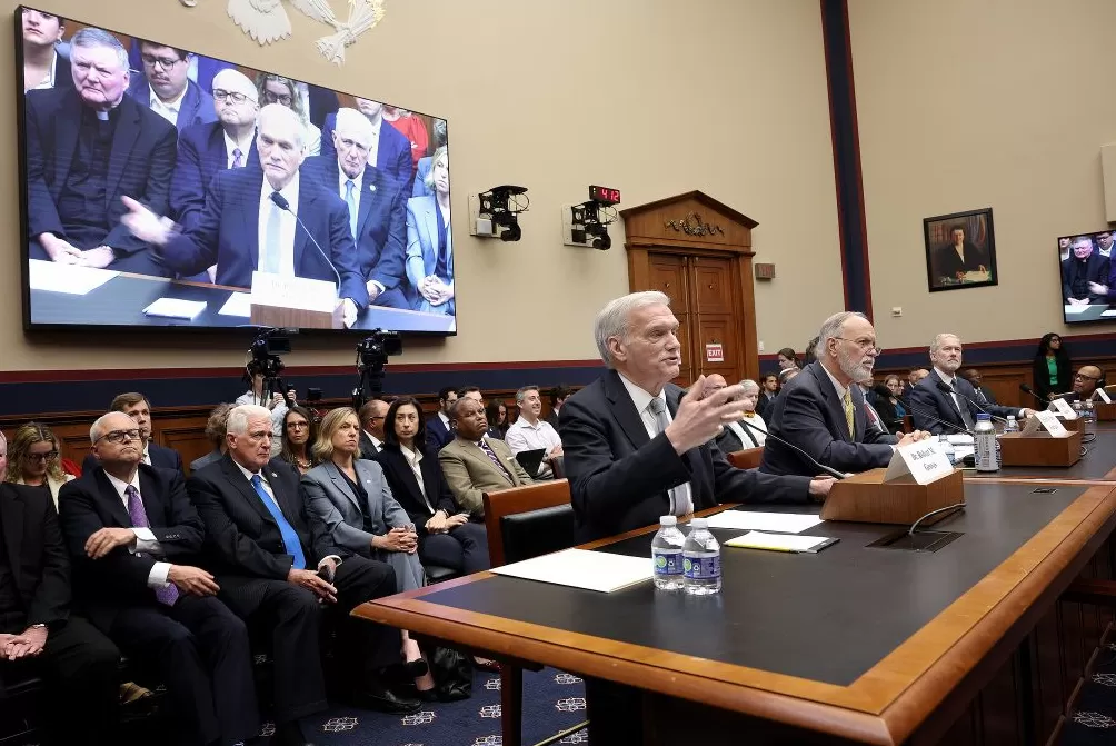 澎湃思想周报｜伯克利上演卡夫卡式寓言；AI泡沫在破裂？-第1张图片-