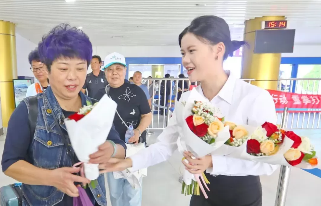 庐山与秦皇岛包机互动,开创“庐山云雾与渤海浪花”融合发展新模式-第1张图片- 庐山与秦皇岛包机互动,开创“庐山云雾与渤海浪花”融合发展新模式-第1张图片-