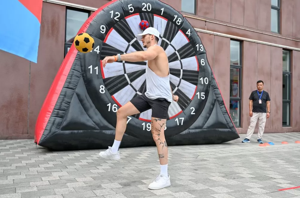 魔都眼︱国际家庭日:踢球跳舞攀岩,中外友人乐享运动派对-第1张图片- 魔都眼︱国际家庭日:踢球跳舞攀岩,中外友人乐享运动派对-第1张图片-