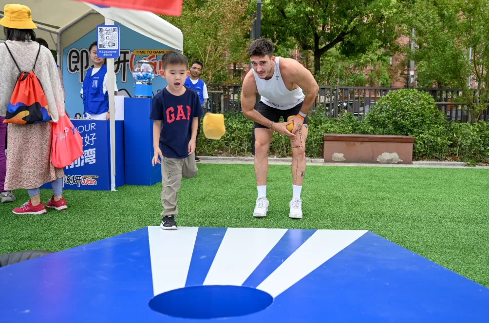 魔都眼︱国际家庭日:踢球跳舞攀岩,中外友人乐享运动派对-第5张图片- 魔都眼︱国际家庭日:踢球跳舞攀岩,中外友人乐享运动派对-第5张图片-