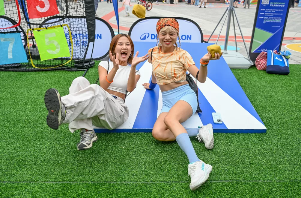 魔都眼︱国际家庭日:踢球跳舞攀岩,中外友人乐享运动派对-第7张图片- 魔都眼︱国际家庭日:踢球跳舞攀岩,中外友人乐享运动派对-第7张图片-