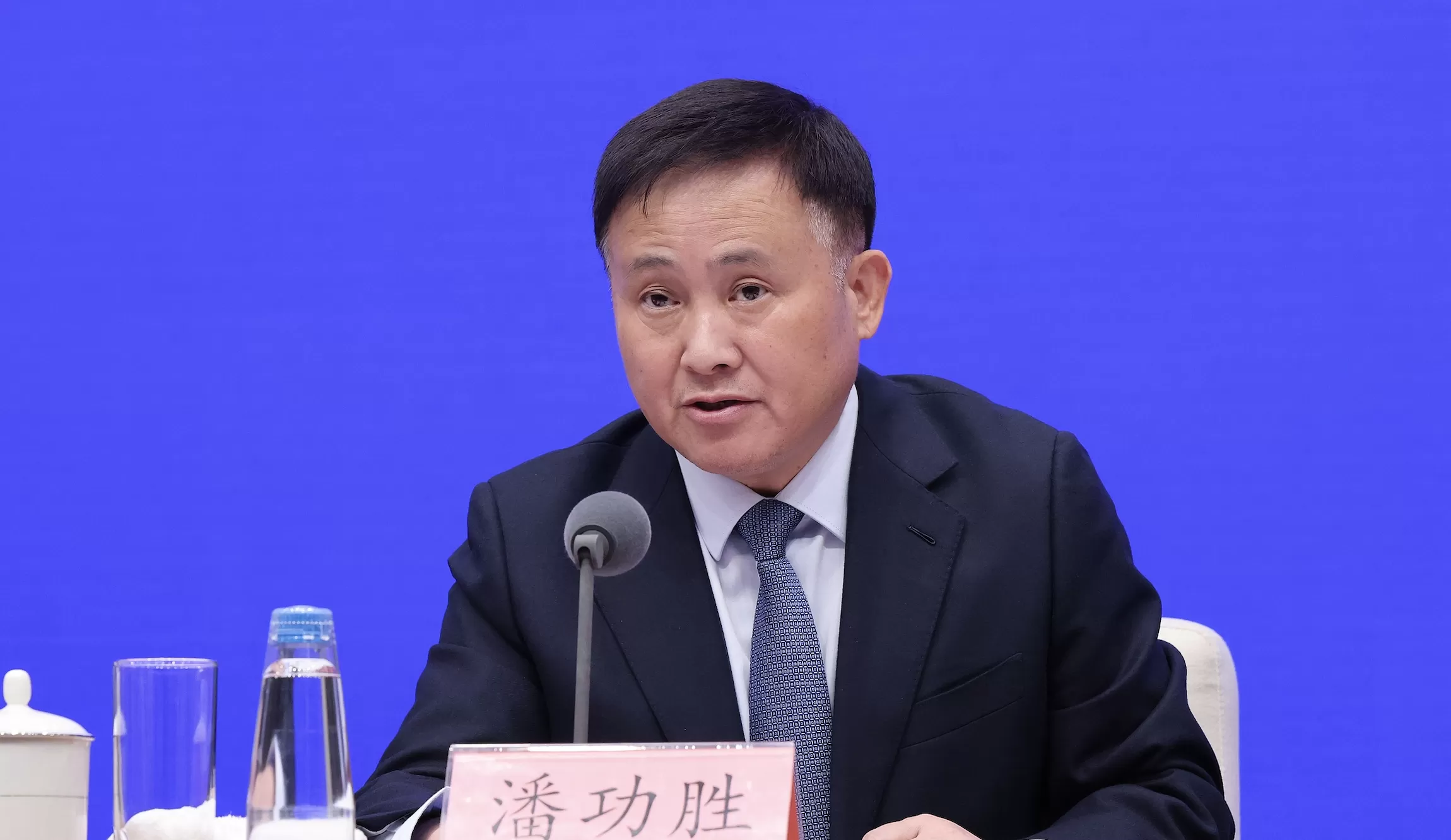 潘功胜回应美联储降息：中国货币政策坚持以为我主、兼顾内外平衡，适度宽松-第1张图片-