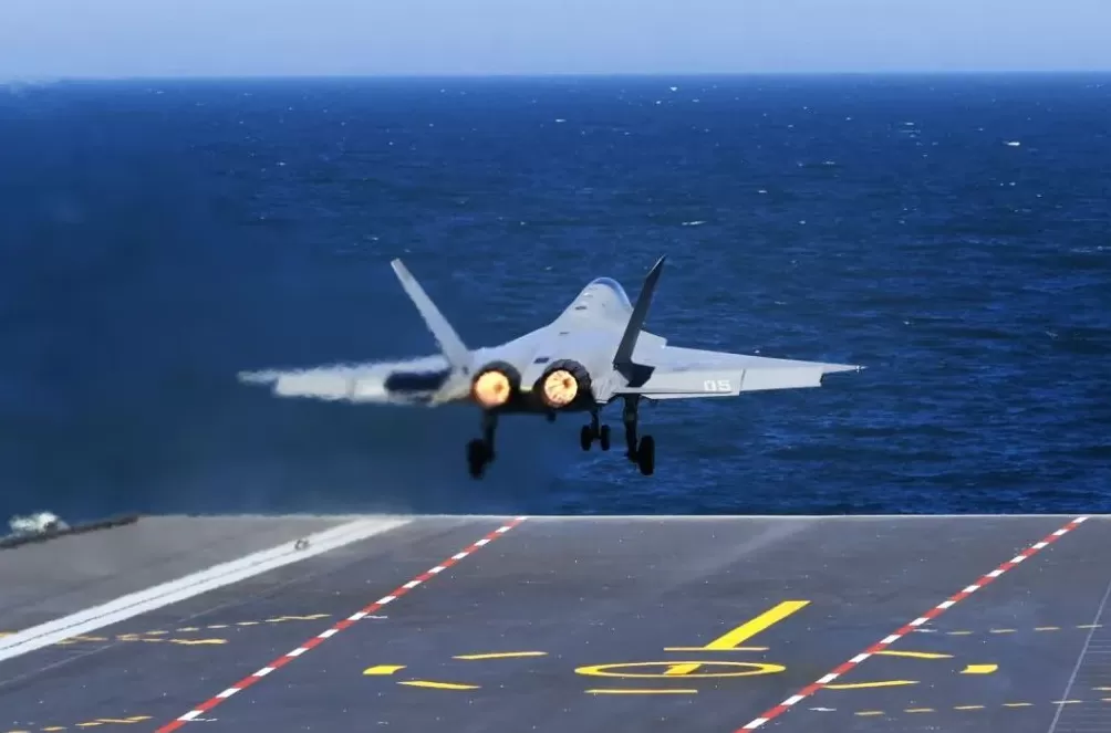 第1现场|航母style再现!看三型舰载机首次弹射起飞-第1张图片- 第1现场|航母style再现!看三型舰载机首次弹射起飞-第1张图片-