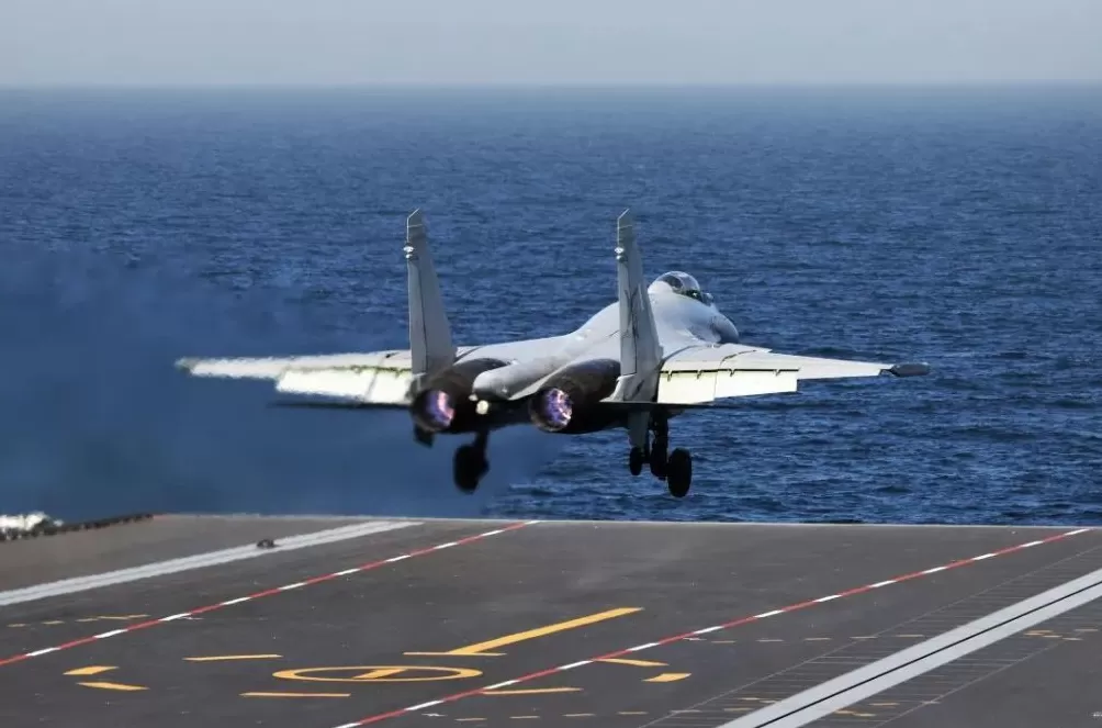 第1现场|航母style再现!看三型舰载机首次弹射起飞-第7张图片- 第1现场|航母style再现!看三型舰载机首次弹射起飞-第7张图片-