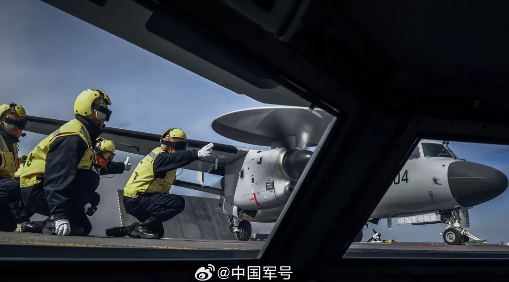 第1现场|航母style再现!看三型舰载机首次弹射起飞-第16张图片- 第1现场|航母style再现!看三型舰载机首次弹射起飞-第16张图片-