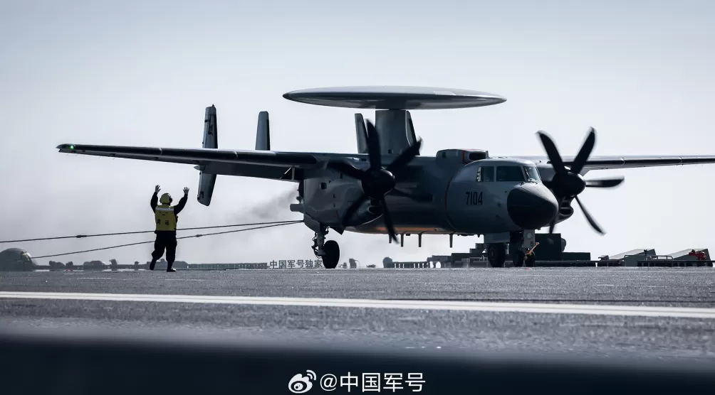 第1现场|航母style再现!看三型舰载机首次弹射起飞-第17张图片- 第1现场|航母style再现!看三型舰载机首次弹射起飞-第17张图片-