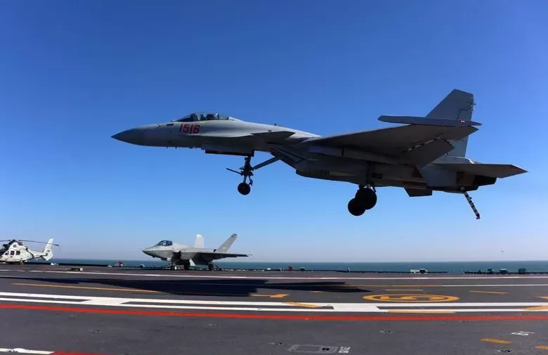 高清大图|中国海军三型舰载机成功在福建舰完成起降训练-第11张图片- 高清大图|中国海军三型舰载机成功在福建舰完成起降训练-第11张图片-