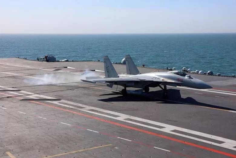 高清大图|中国海军三型舰载机成功在福建舰完成起降训练-第12张图片- 高清大图|中国海军三型舰载机成功在福建舰完成起降训练-第12张图片-