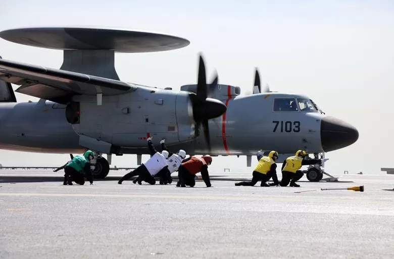 高清大图|中国海军三型舰载机成功在福建舰完成起降训练-第9张图片- 高清大图|中国海军三型舰载机成功在福建舰完成起降训练-第9张图片-