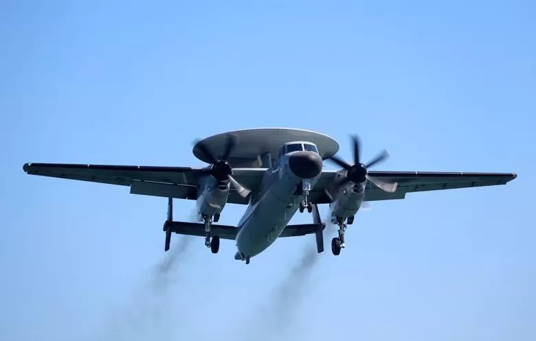 高清大图|中国海军三型舰载机成功在福建舰完成起降训练-第14张图片- 高清大图|中国海军三型舰载机成功在福建舰完成起降训练-第14张图片-