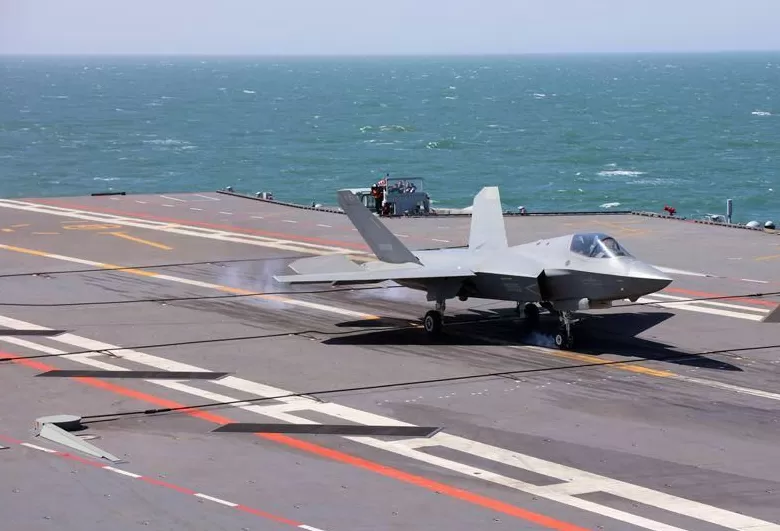 高清大图|中国海军三型舰载机成功在福建舰完成起降训练-第13张图片- 高清大图|中国海军三型舰载机成功在福建舰完成起降训练-第13张图片-