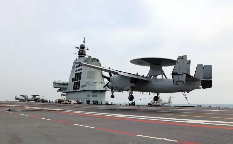 高清大图|中国海军三型舰载机成功在福建舰完成起降训练-第17张图片- 高清大图|中国海军三型舰载机成功在福建舰完成起降训练-第17张图片-