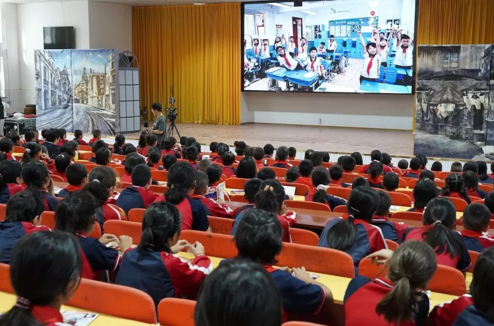 沪喀同心丨上海木偶剧团在新疆:让红色文化“润”入童心-第2张图片- 沪喀同心丨上海木偶剧团在新疆:让红色文化“润”入童心-第2张图片-